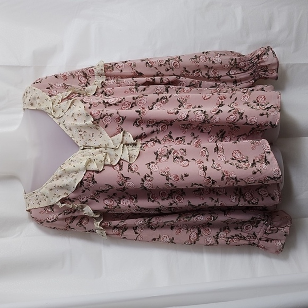DR2 Rose soft Pink Ruffle Top, LARGE, LIKE NEW! perfect for spring! Light!!